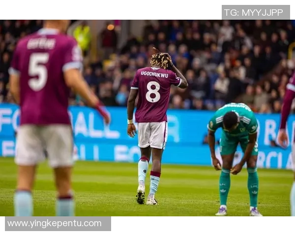 西甲焦点战曼城小胜热刺乌龙球引发争议判罚全场沸腾