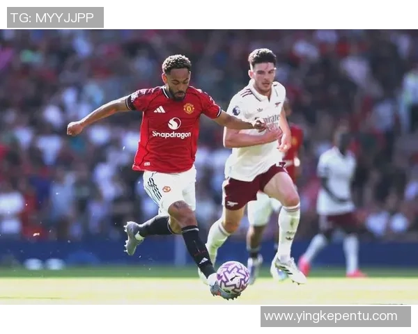 欧联杯巴黎圣日耳曼与那不勒斯激战成平局争议判罚引发全场热议