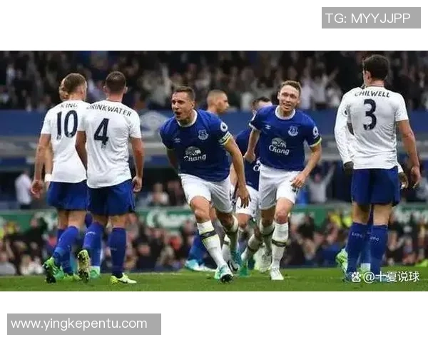 英超激战：里昂大胜热刺红牌争议引发全场热议