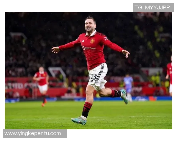 世界杯精彩对决曼联与多特蒙德1比1平局乌龙球引发全场热烈反响