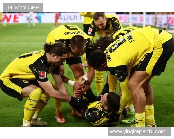 德甲：多特蒙德0-0AC米兰！横扫瞬间引爆全场争议判罚