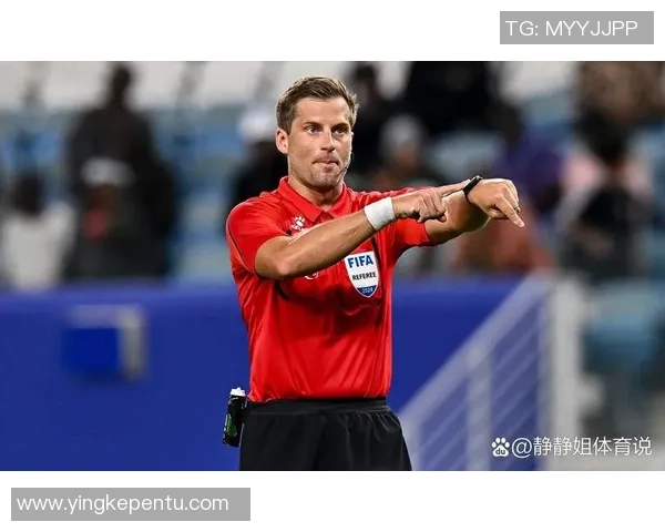 友谊赛AC米兰大胜曼联帽子戏法引发争议判罚全场沸腾 友谊赛AC米兰大胜曼联帽子戏法引发争议判罚全场沸腾