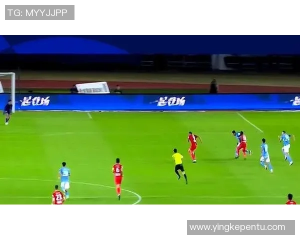 中超热战曼联狂胜多特蒙德引发争议判罚全场沸腾