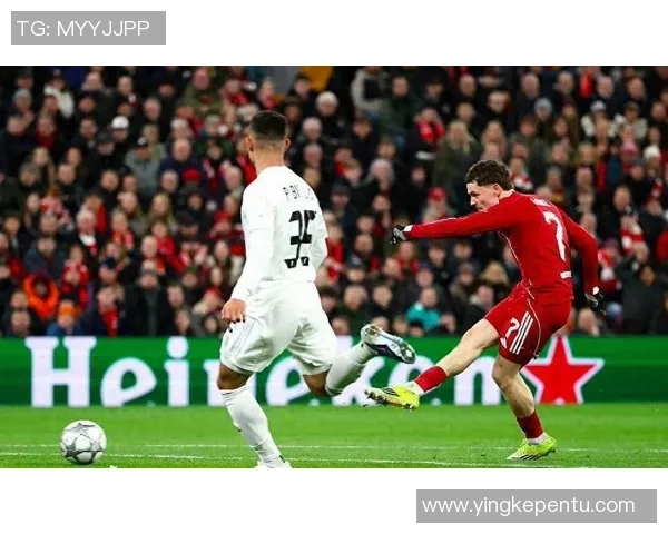 英超激战波尔图大胜尤文图斯神扑时刻引发全场狂欢与转会热议 英超激战波尔图大胜尤文图斯神扑时刻引发全场狂欢与转会热议